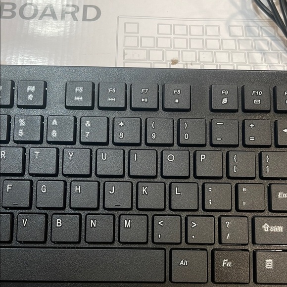 Black Wired Keyboard - Picture 3 of 5